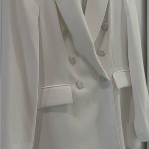 Zara White Blazer with Tailored Silhouette
